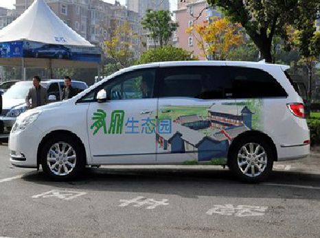 和县户外车贴喷绘如何保持效果?